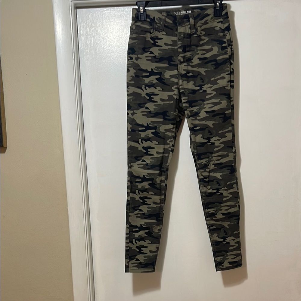 Nobo hi rise, skinny camo pants size 5